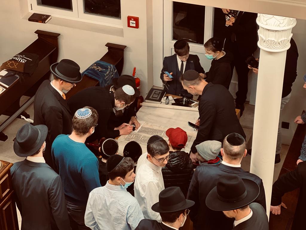 היסטוריה בברלין: הקהילה היהודית בחגיגה משולשת