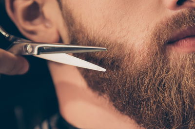 מאבקי הדת שהובילו לגזיזת זקנים של רבנים