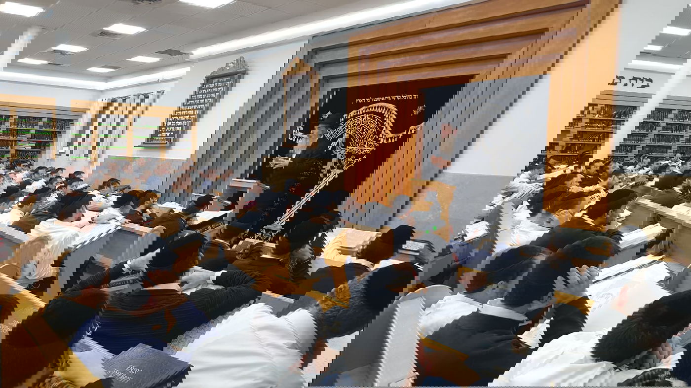 ראש הכולל הגר"א פכטר בדמעות: "חליתי, תתפללו עלי"