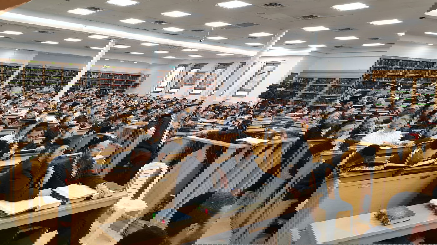 ראש הכולל הגר"א פכטר בדמעות: "חליתי, תתפללו עלי"