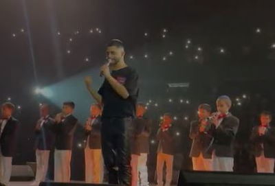 עדן חסון בהופעה