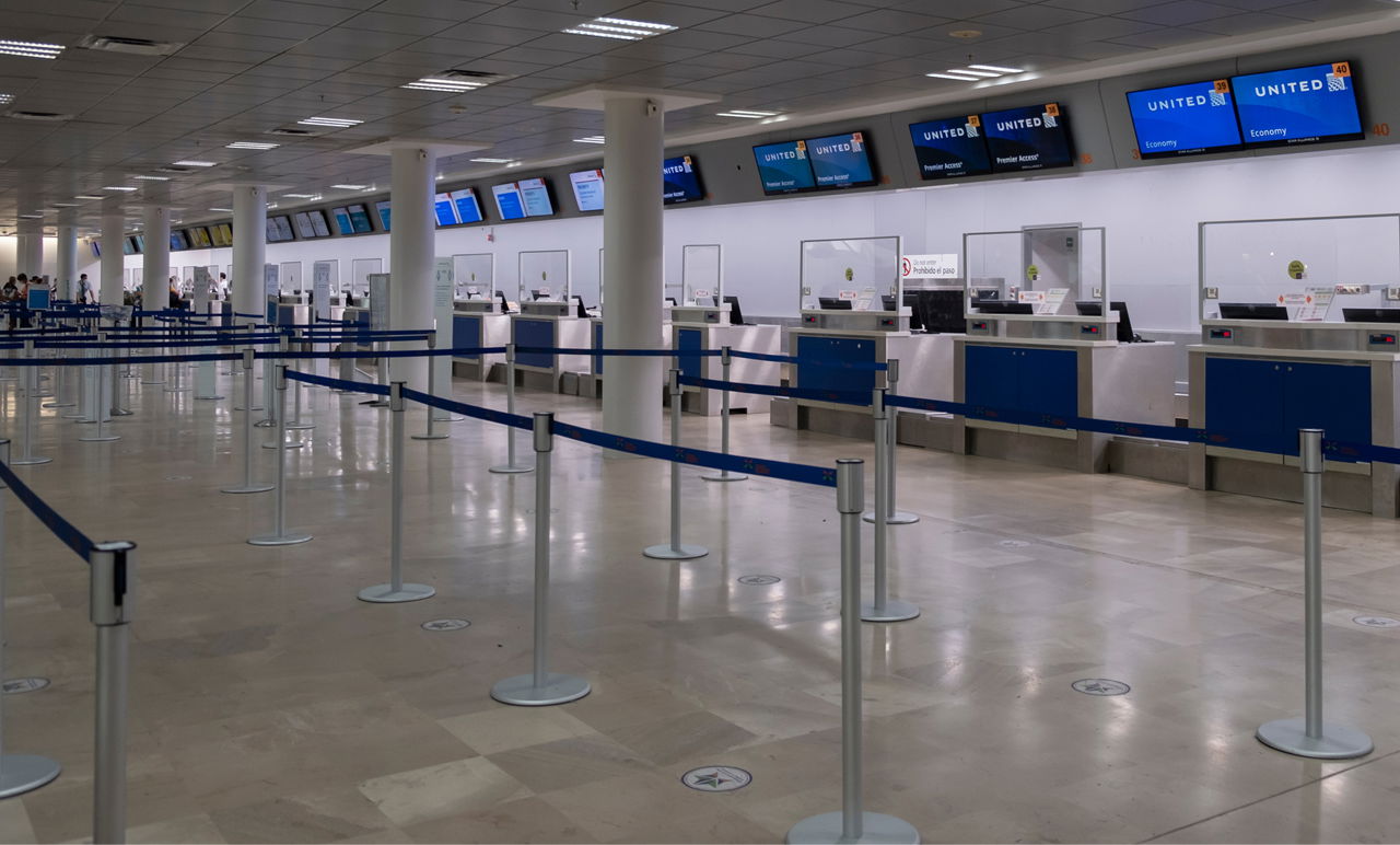 שדה התעופה בפורטו ויארטה במקסיקו, בתחילת החודש