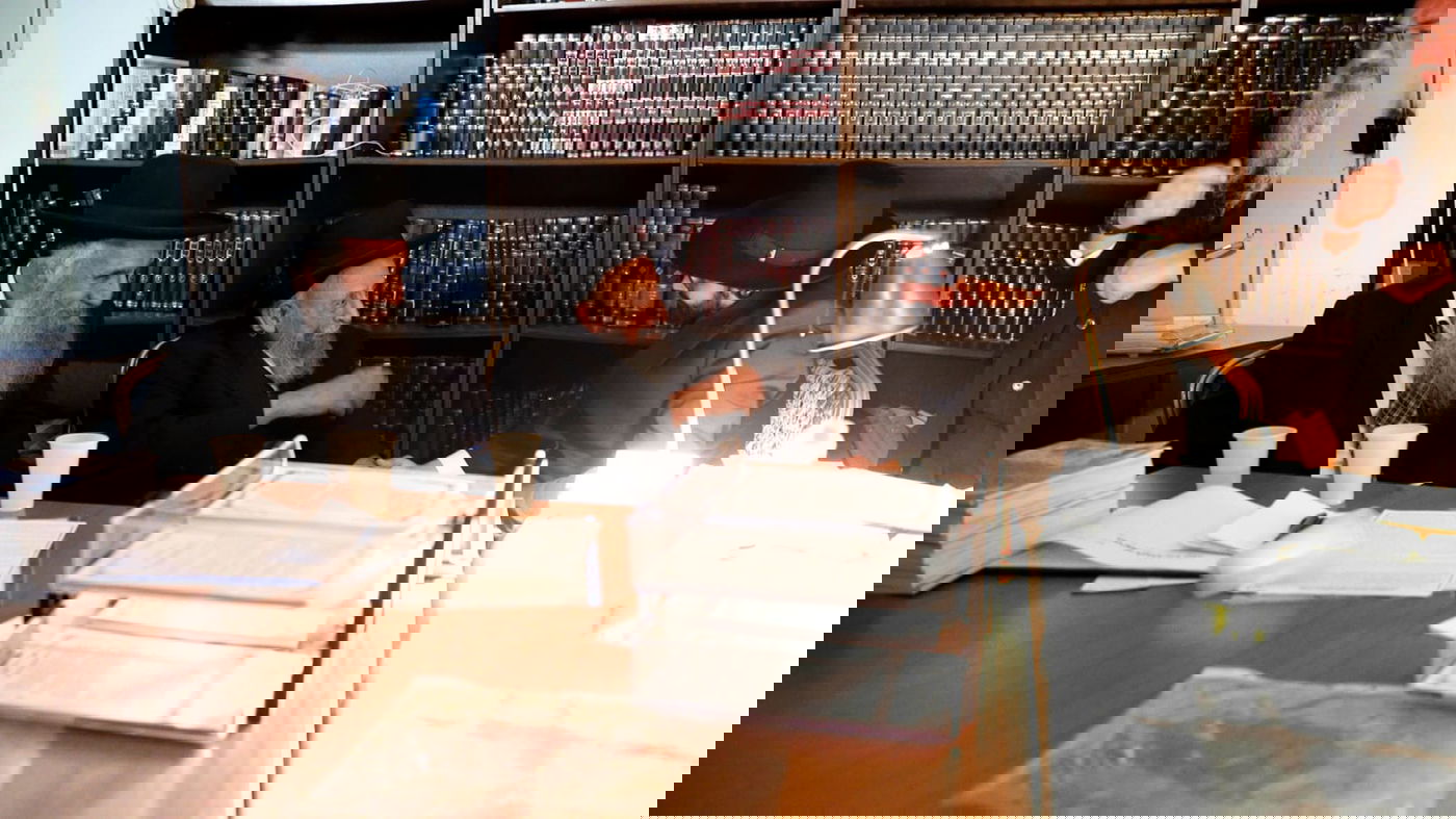 חבר המועצת בביקור במעונו של ה'ינוקא'