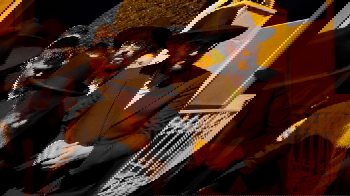 חבר המועצת בביקור במעונו של ה'ינוקא'