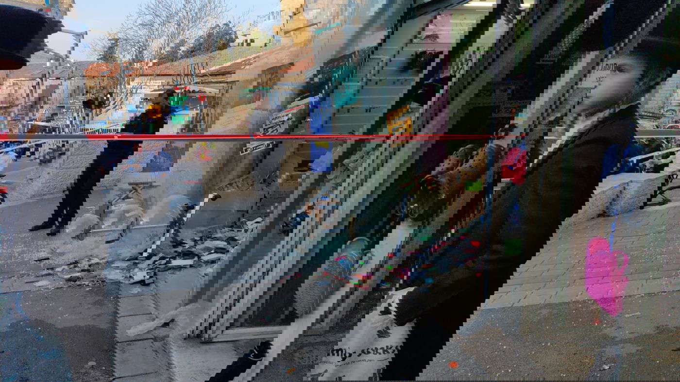 המאבק נגד חנויות הפלאפונים עולה מדרגה