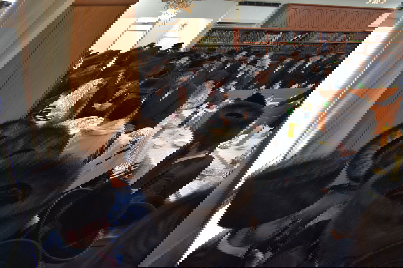 האדמו"ר ממיאלען בשמחת הברית לבנו