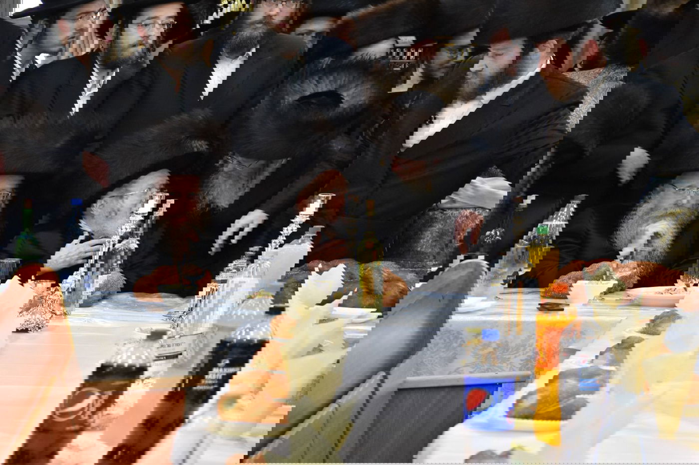 האדמו"ר ממיאלען בשמחת הברית לבנו