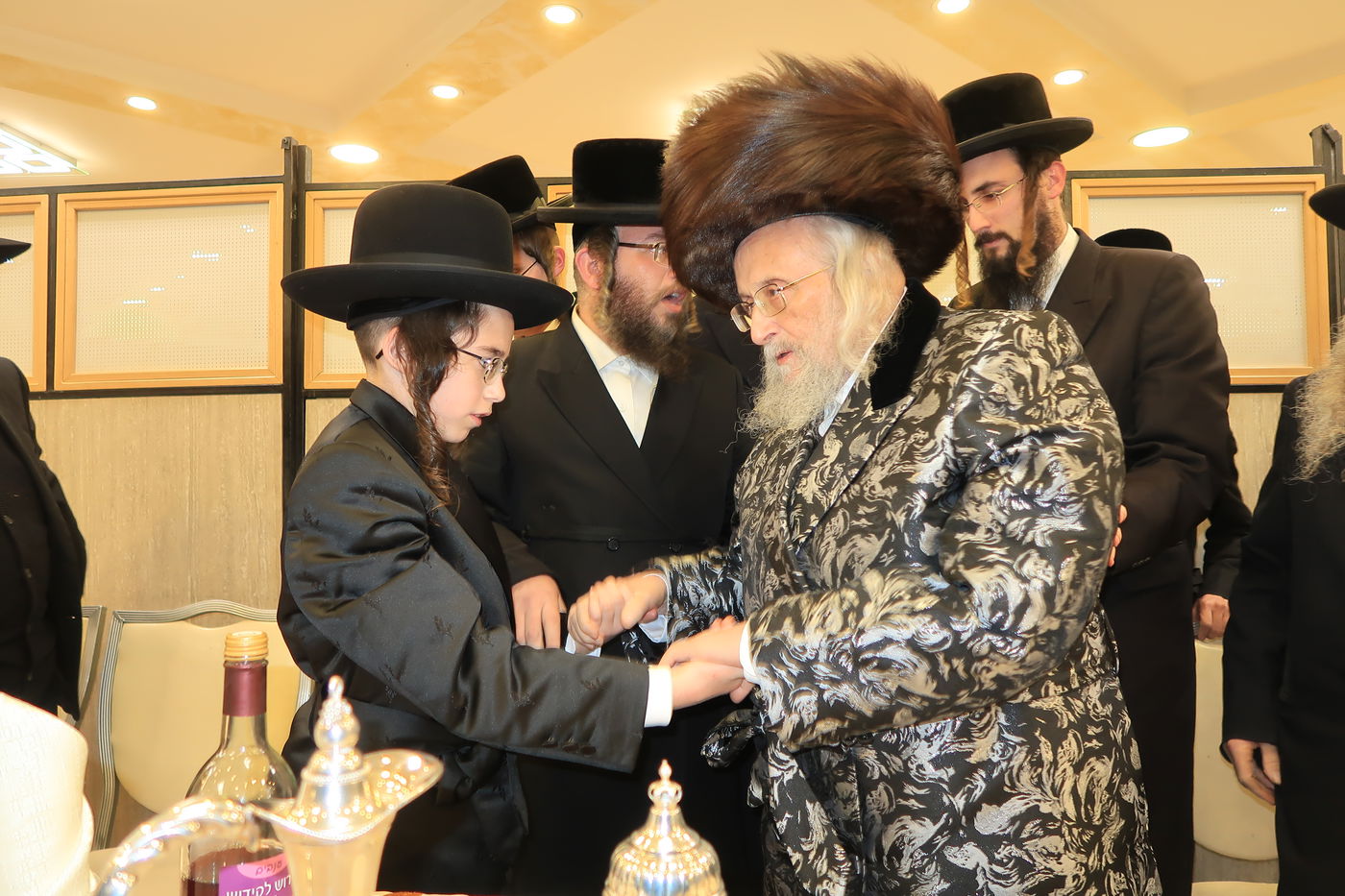 הגאב"ד והחתן בריקוד