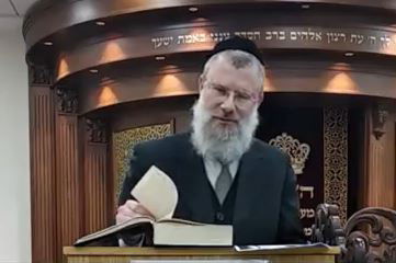 הרב אברהם יוסף שוורץ בשיעור על פרשת וארא