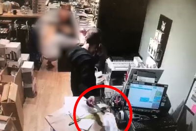 גונב מכשיר טלפון