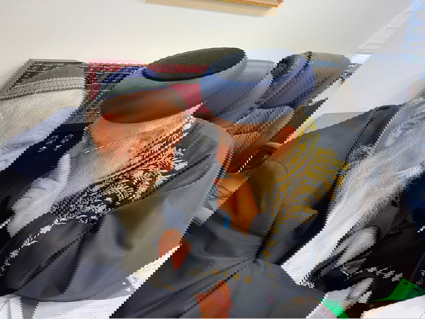 הראש"ל עם הרב חיים דרוקמן, בישיבה