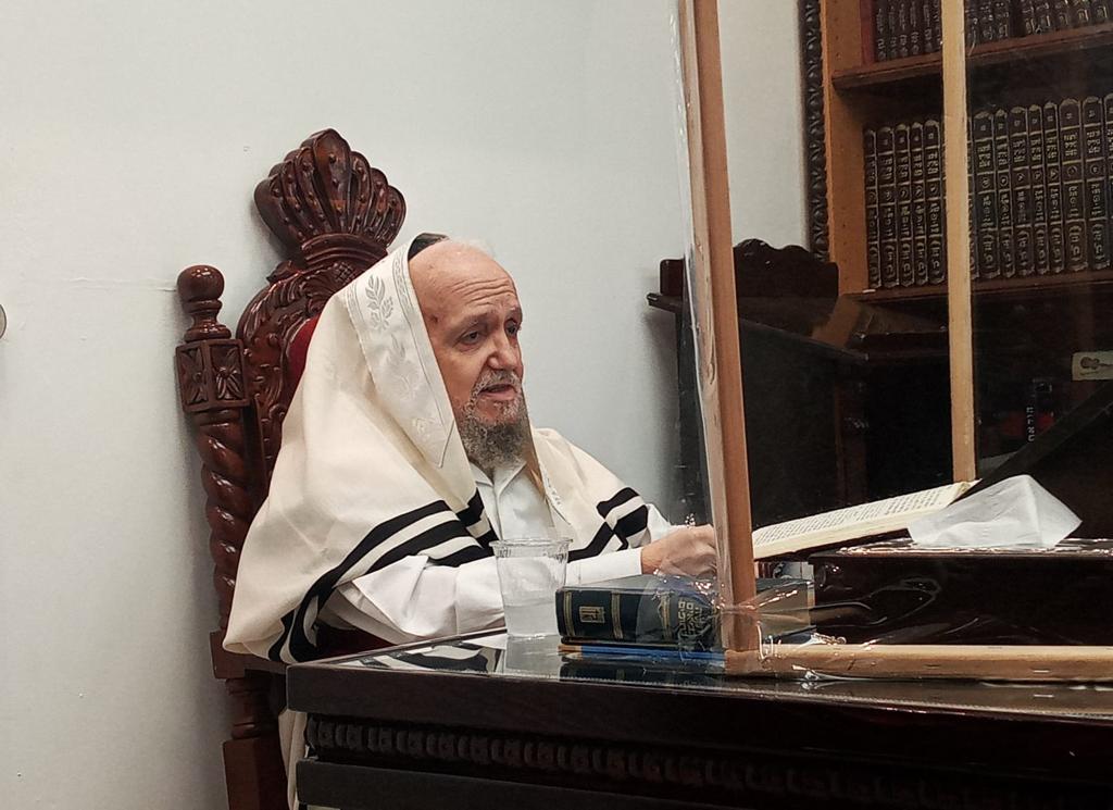 הרב הבוקר בבית מדרשו