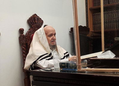 הרב הבוקר בבית מדרשו