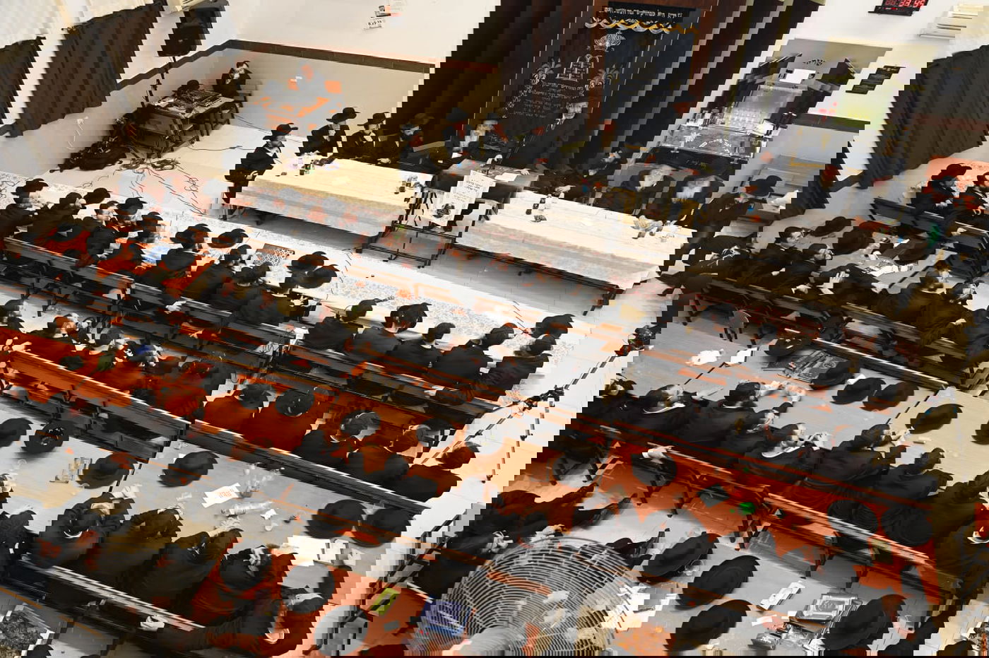 הגר"ד לאו נשא שיעור תורה בכולל גור בערד