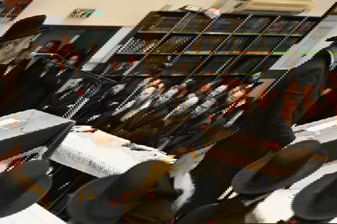 הגר"ד לאו נשא שיעור תורה בכולל גור בערד