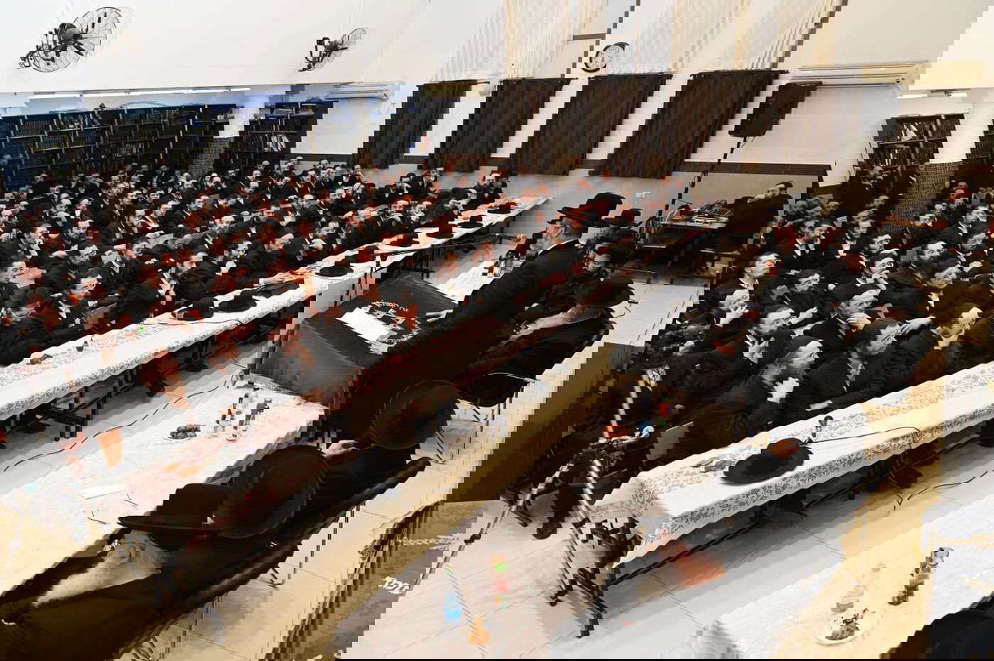 הגר"ד לאו נשא שיעור תורה בכולל גור בערד