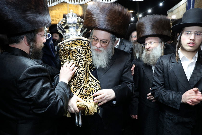 שני ספרי תורה הוכנסו לבית המדרש 'ברסלב' בצפת