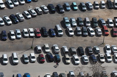 רכבים בחנייה