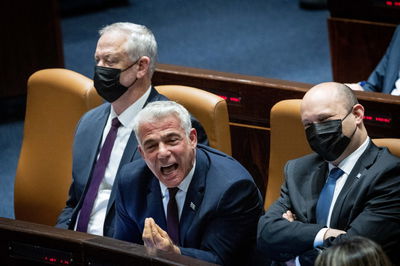 בנט, לפיד וגנץ. יקדמו את חוק הגיוס החדש - אחרי הדחייה