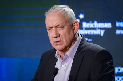 גנץ נפגש עם מלך ירדן "שוחחו על פתרון שתי מדינות"