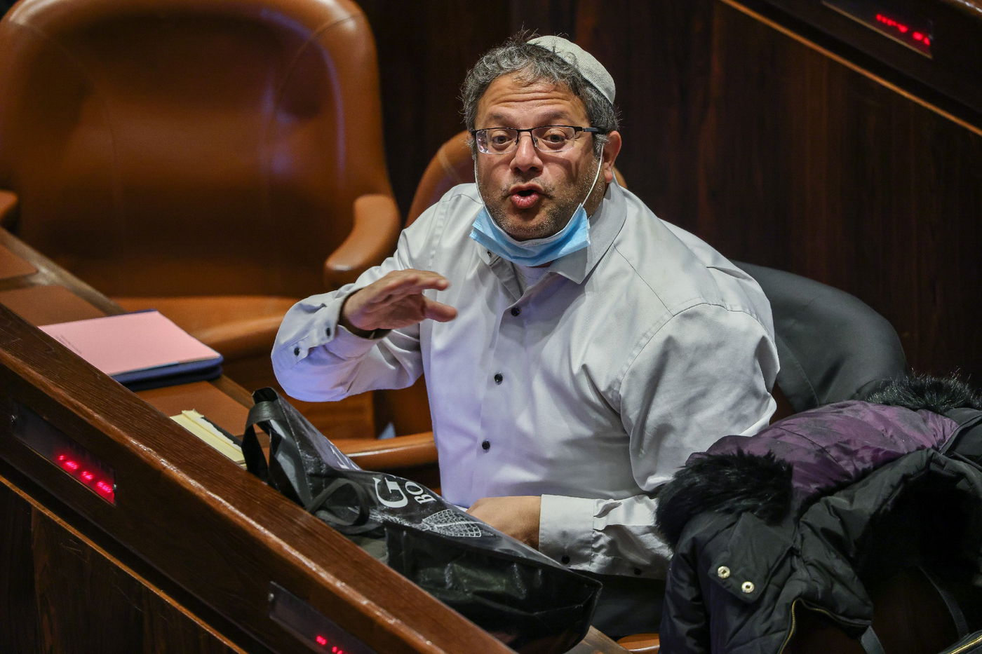 "לך, לך"; ההצבעה על חוק החשמל גררה צעקות ועימותים