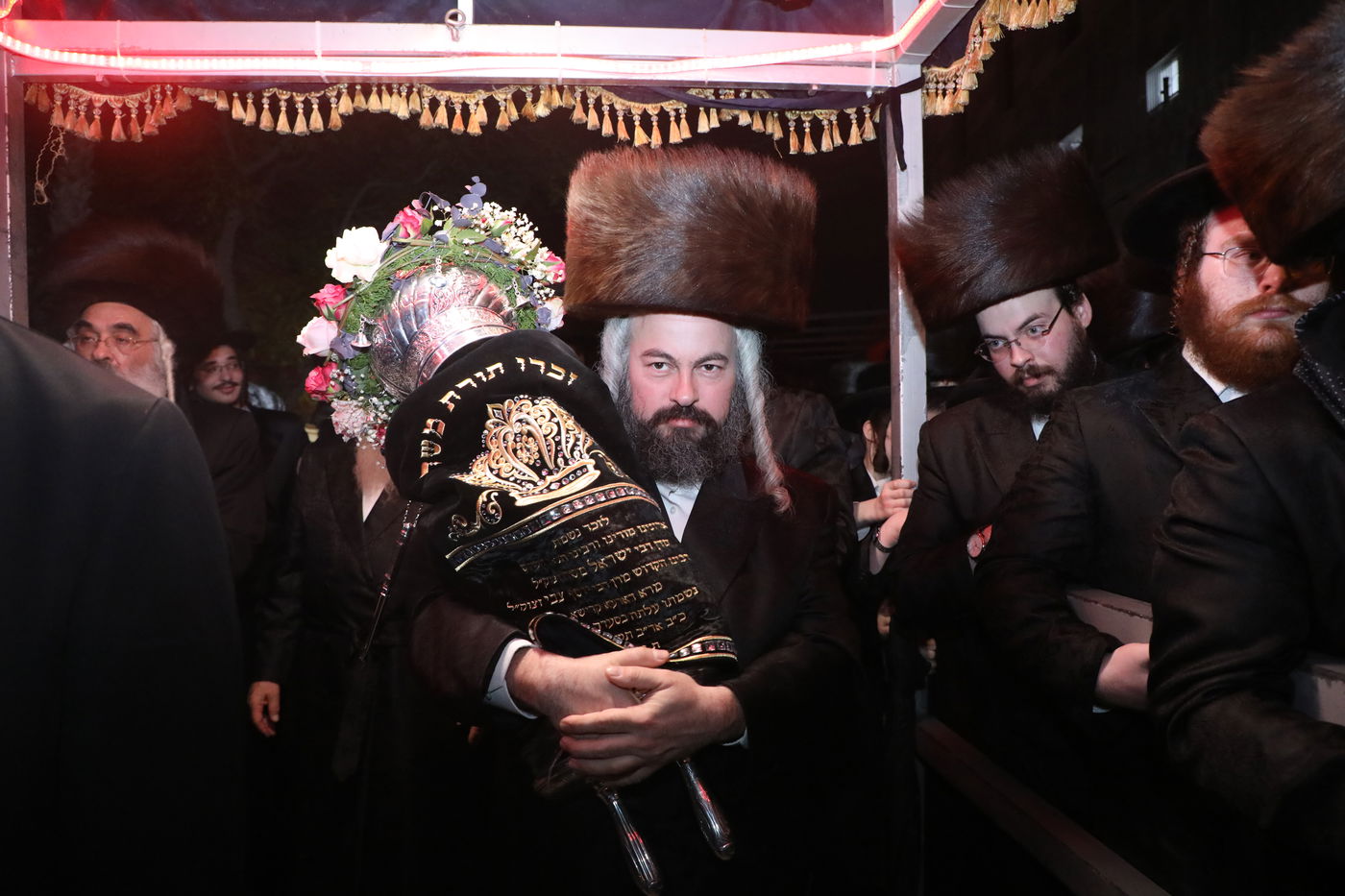 יובל שנים ליסוד הקהילה: בדושינסקיא בב"ב הכניסו ספר תורה