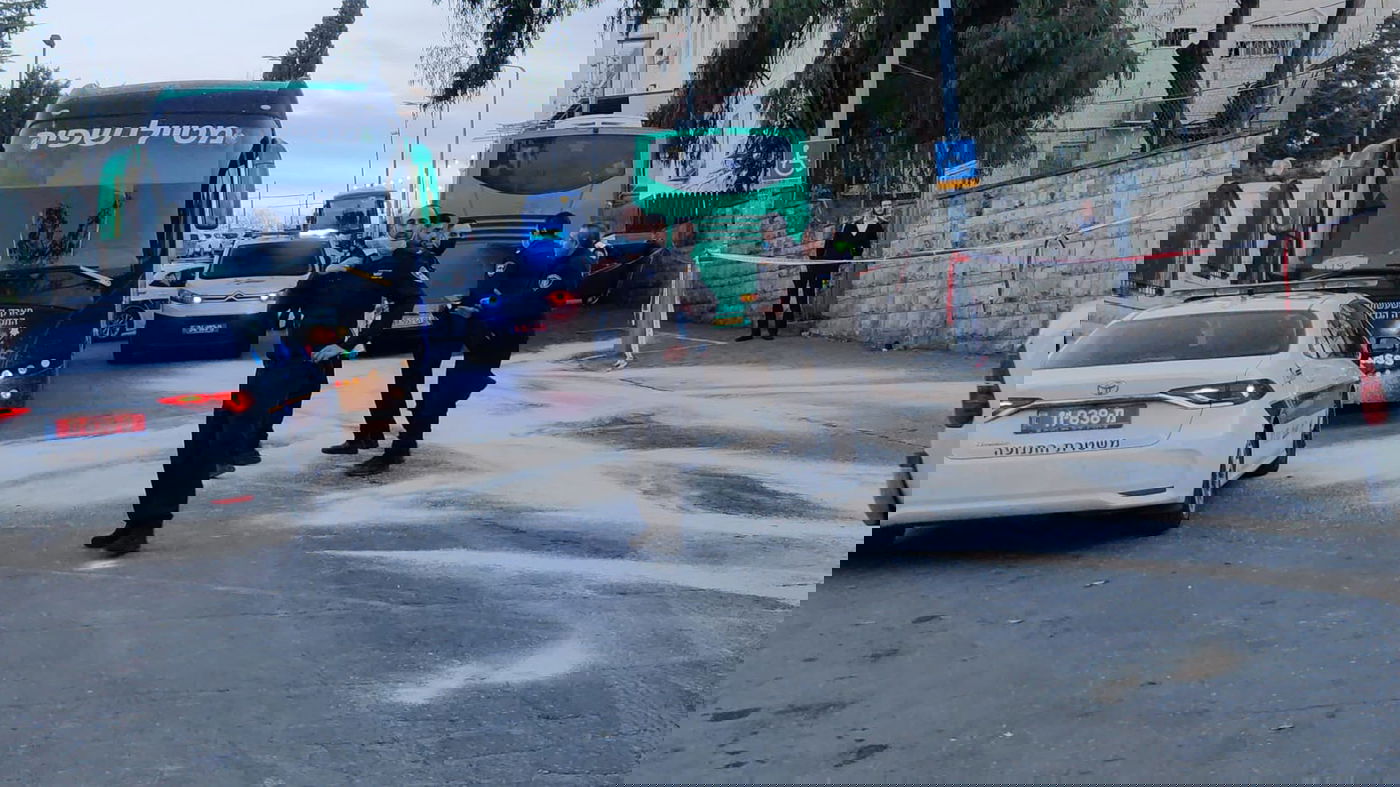 בת 50 ובן 49 נפצעו בינוני מפגיעת אוטובוס