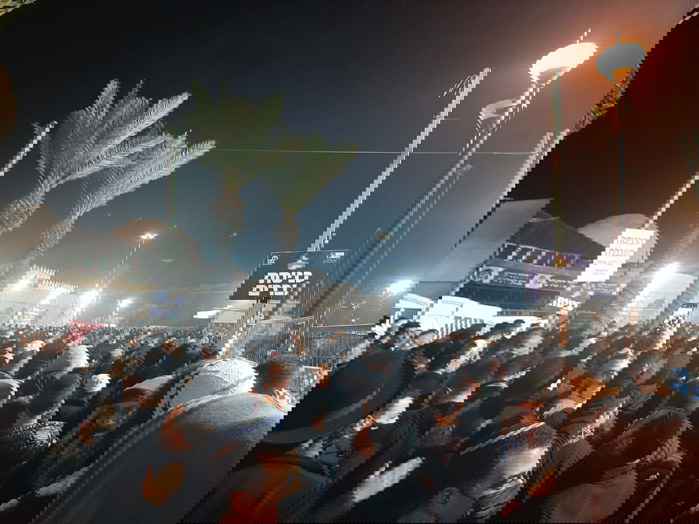 מתפללים ושוטרים התעמתו בקבר הבאבא סאלי בנתיבות