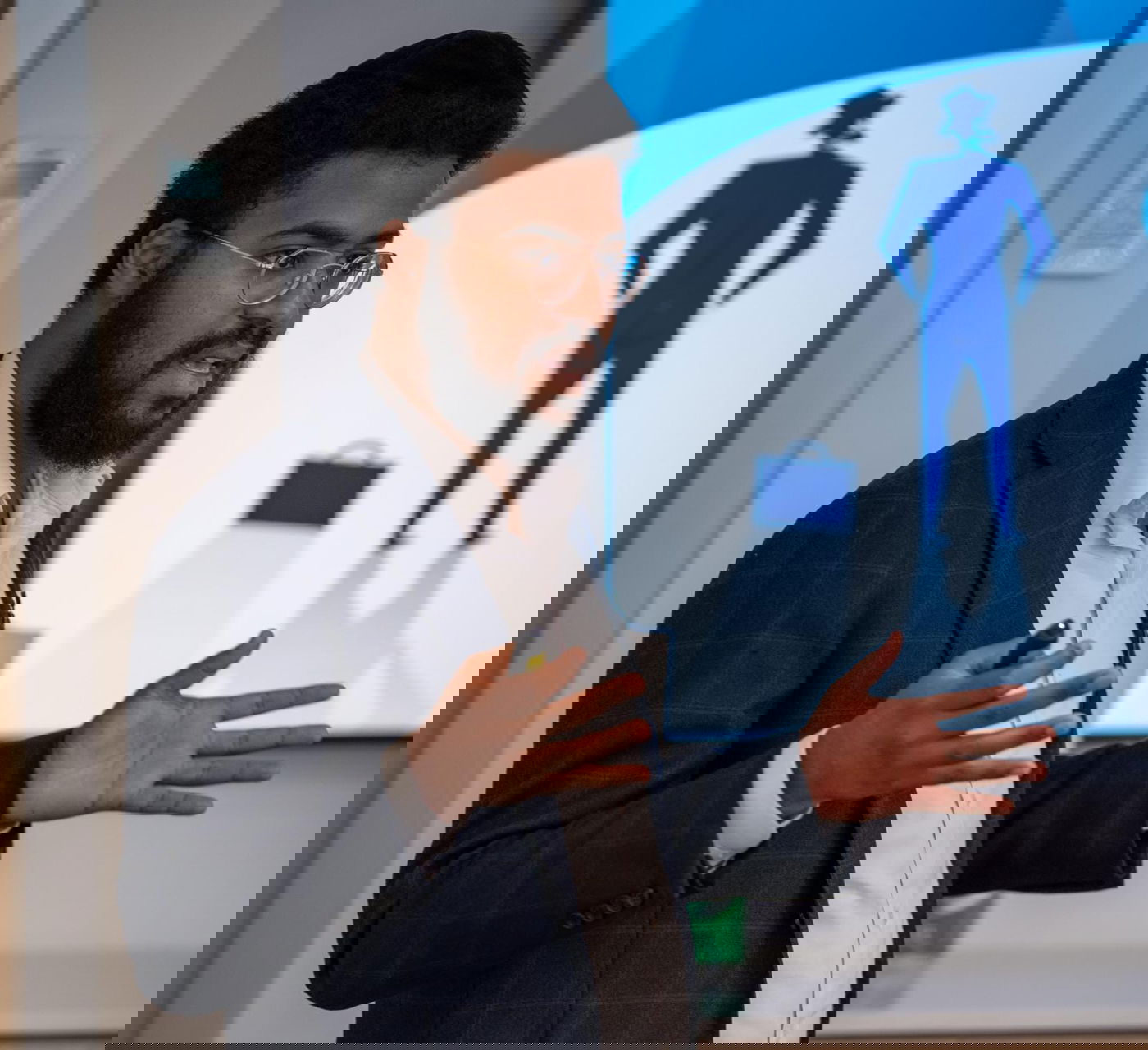 כותב השורות, אלי דן