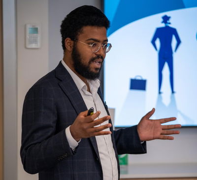 כותב השורות, אלי דן