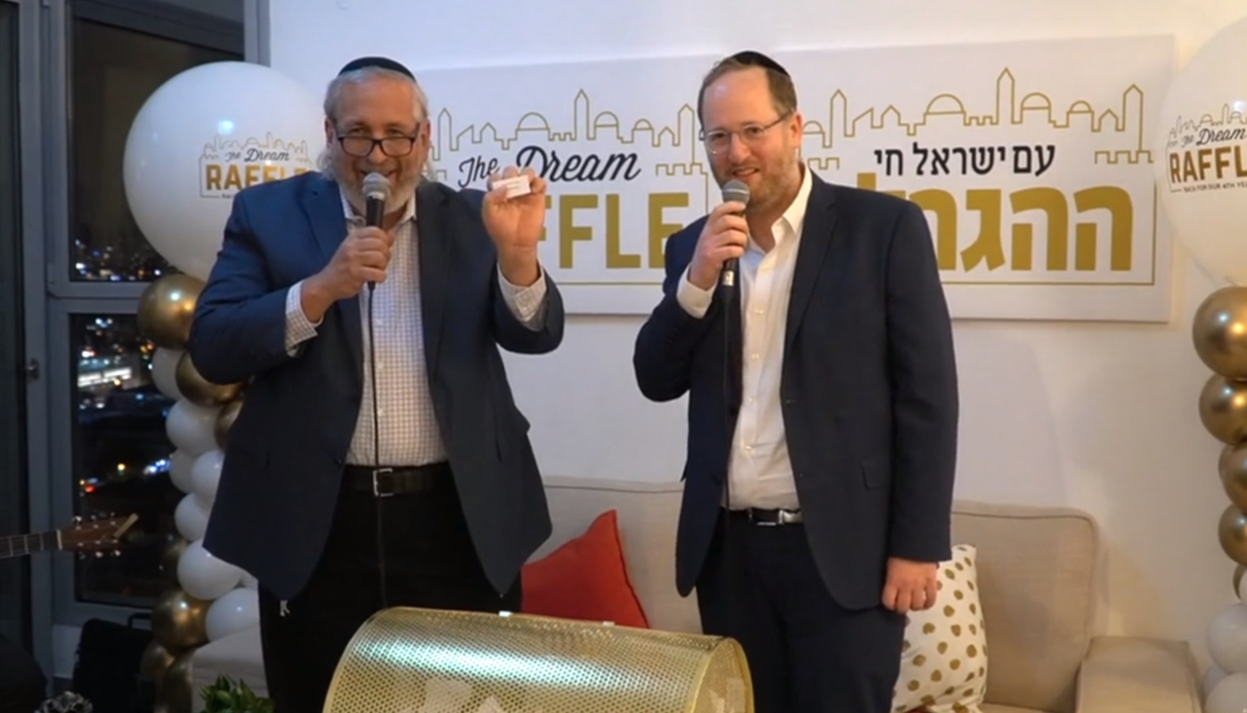 הזוכה הגדול בהגרלה השנה הוא מיכאל כהן, בן 62 המתגורר באמריקה