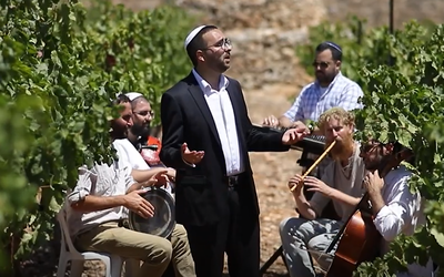 עוזיאל סבתו בפיוט חדש: "חמדת עמים"