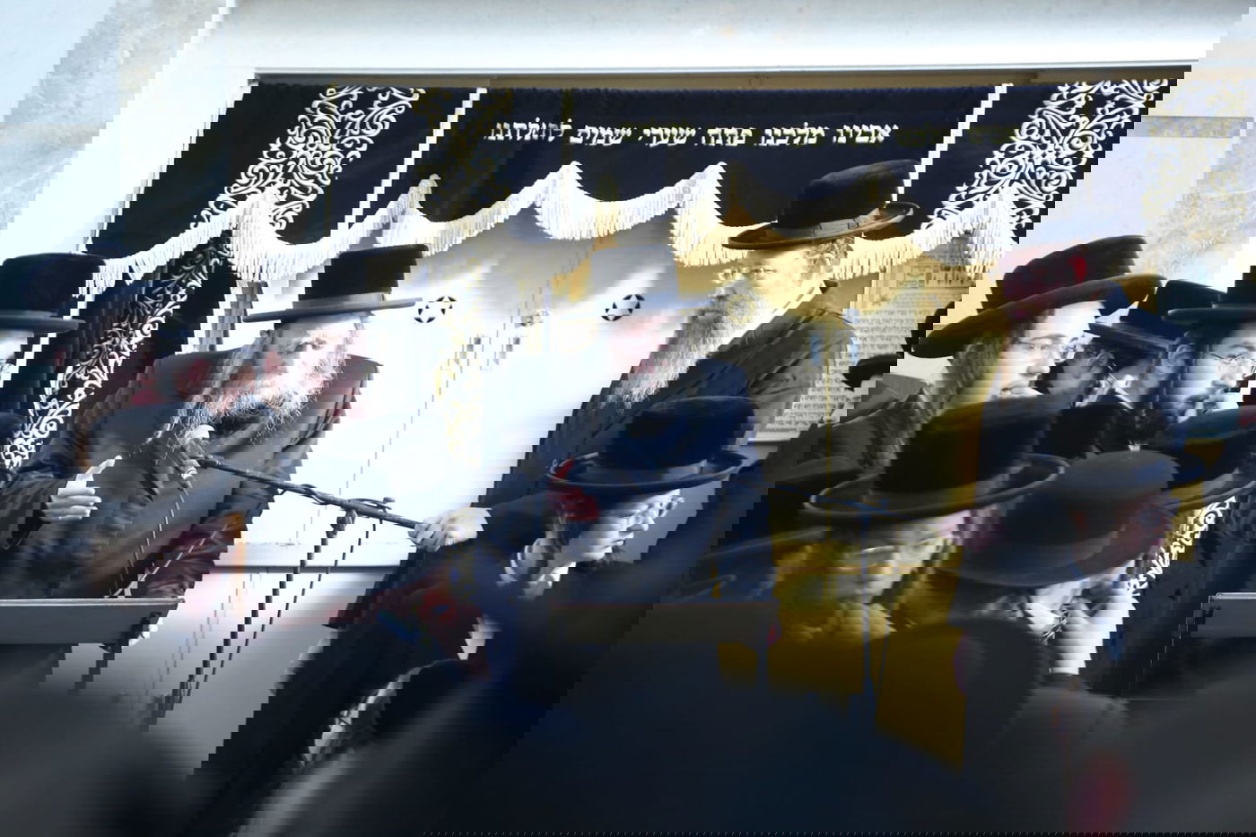 מאות ליוו למנוחות את הגאב"ד הגרי"ח שיינפלד זצ"ל