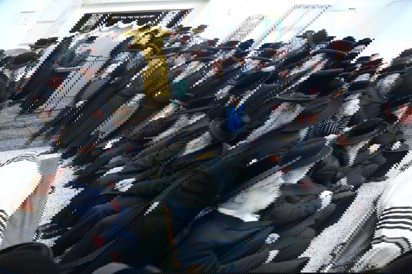 מאות ליוו למנוחות את הגאב"ד הגרי"ח שיינפלד זצ"ל