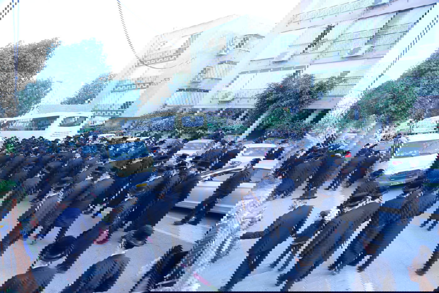 מאות ליוו למנוחות את הגאב"ד הגרי"ח שיינפלד זצ"ל