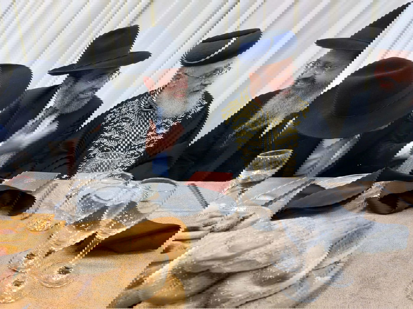 תיעוד: שמחת אירוסי נכד הראשונים לציון