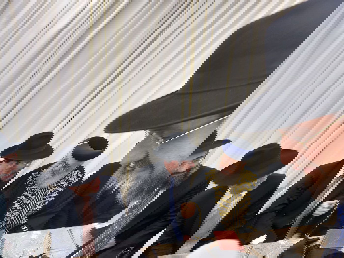 תיעוד: שמחת אירוסי נכד הראשונים לציון