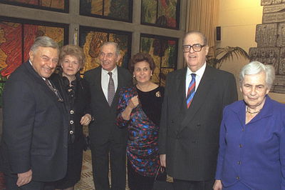 במרכז: אורה הרצוג ז"ל, באירוע יום הולדת 75 לגיסה אבא אבן