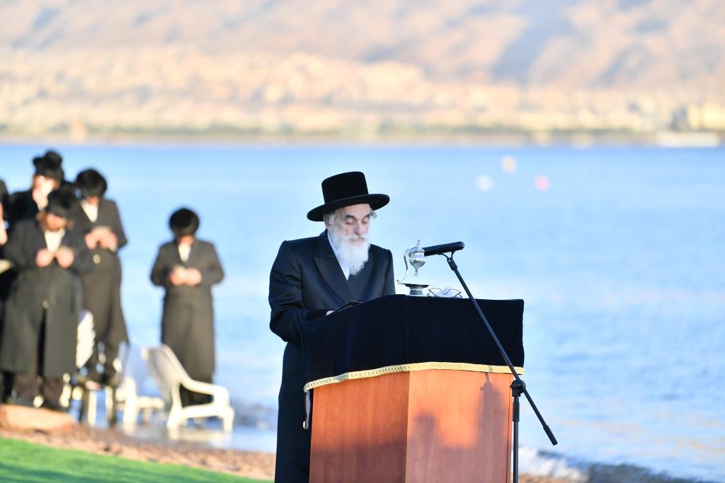 סמוך לאילת: האדמו"ר מויז'ניץ ערך מעמד 'שירת הים'