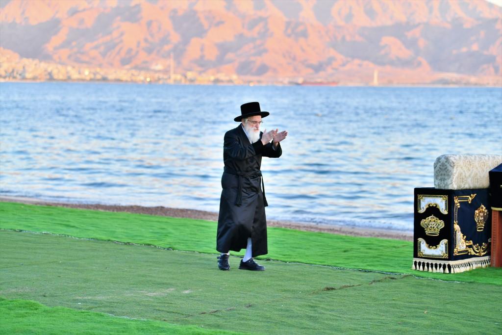 סמוך לאילת: האדמו"ר מויז'ניץ ערך מעמד 'שירת הים'