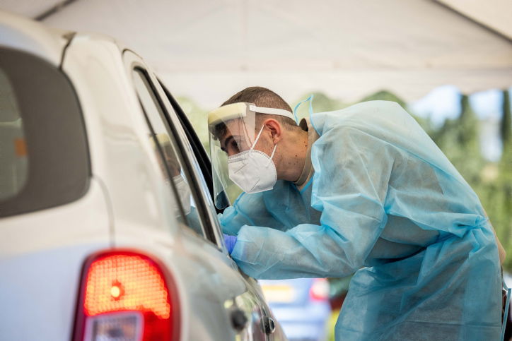 בדיקת קורונה במתחם היבדק וסע