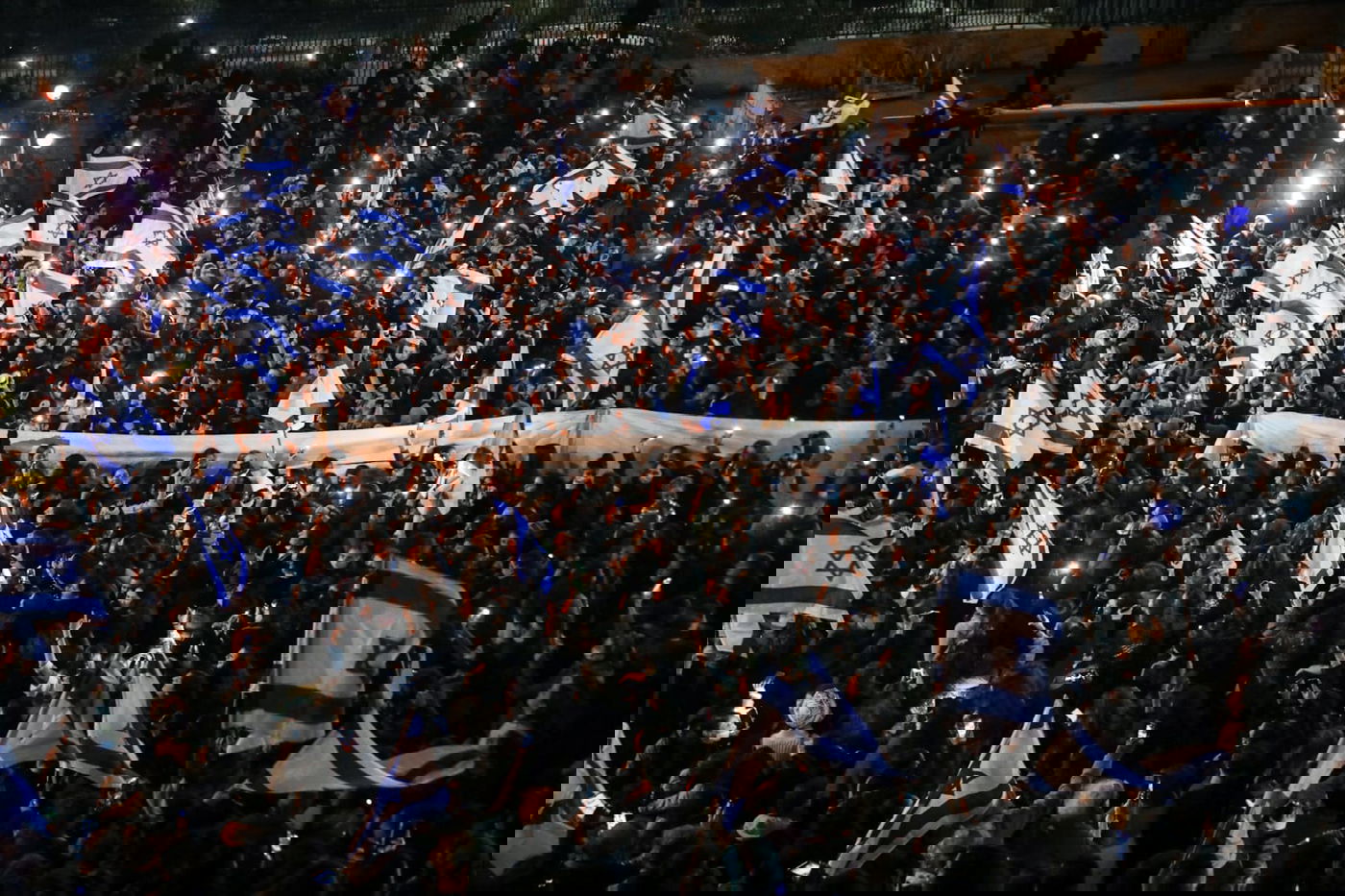 המונים מפגינים בירושלים נגד הממשלה: "בנט תתפטר"