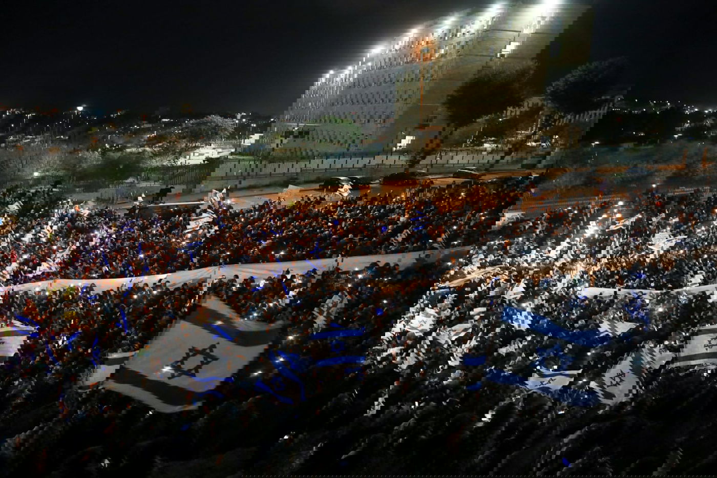 המונים מפגינים בירושלים נגד הממשלה: "בנט תתפטר"