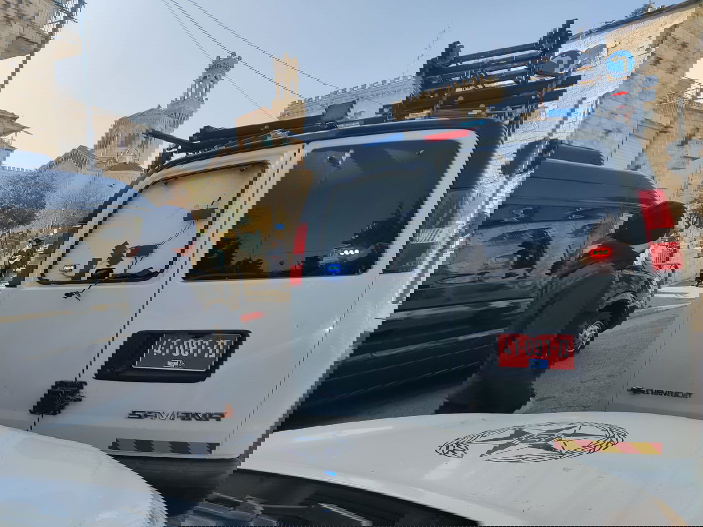 מאה שערים: שוטרים הוזעקו למאפייה - והותקפו