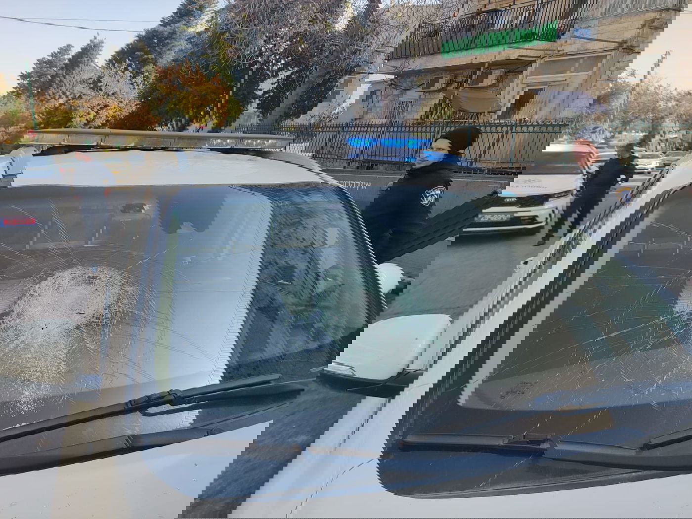 מאה שערים: שוטרים הוזעקו למאפייה - והותקפו