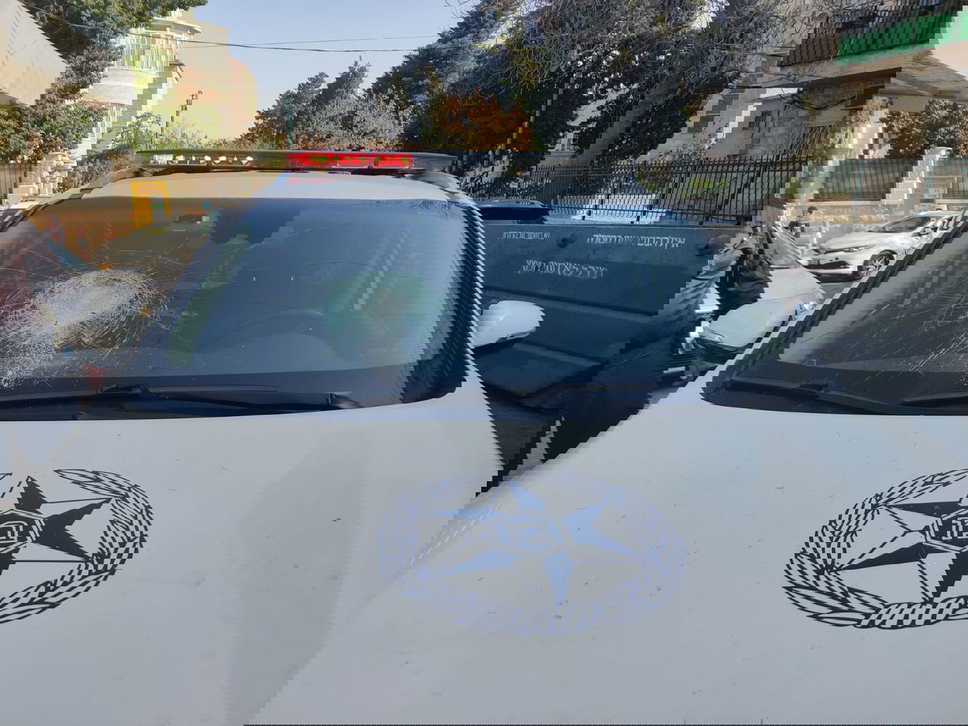 מאה שערים: שוטרים הוזעקו למאפייה - והותקפו