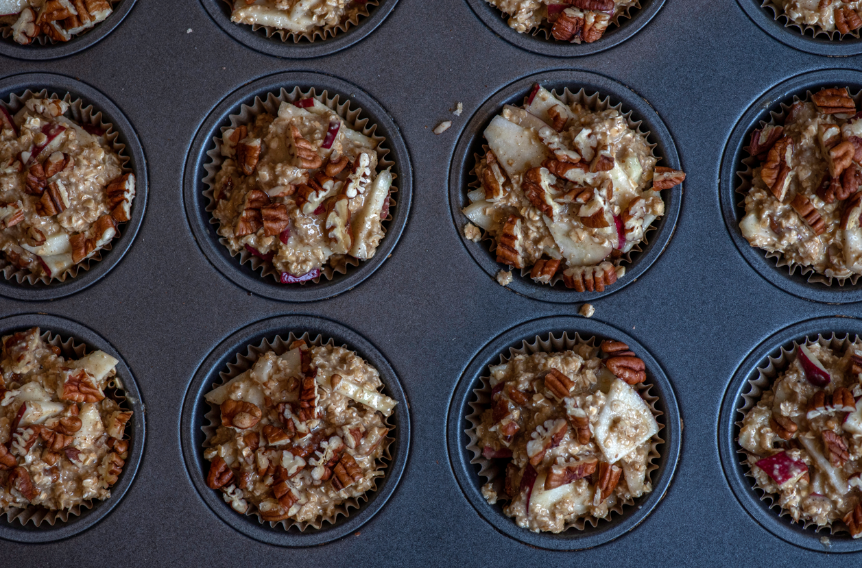 שימו מים לתה: מאפינס תפוחים ופקאנים קטנטנים וטעימים