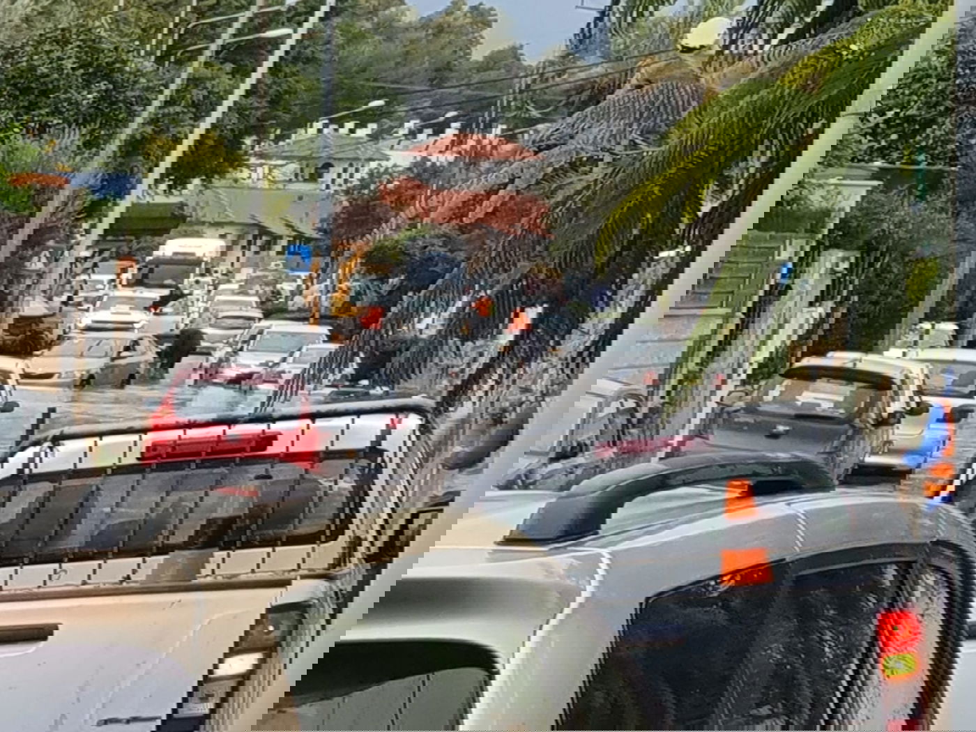 הצפות בפתח תקווה; תושב יצא לשיט • צפו