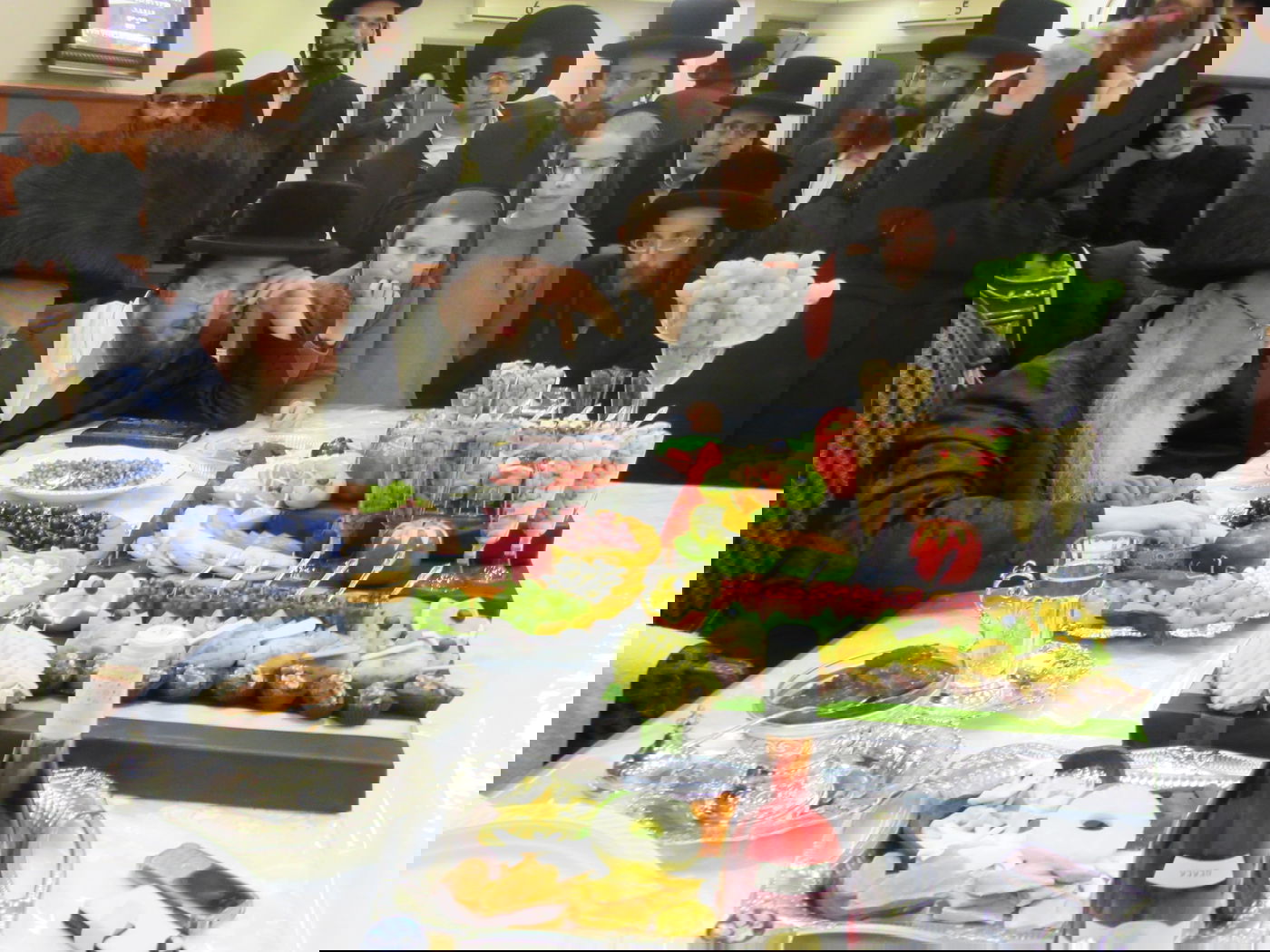 ט"ו בשבט בחסידות קרעטשניף-קרית גת