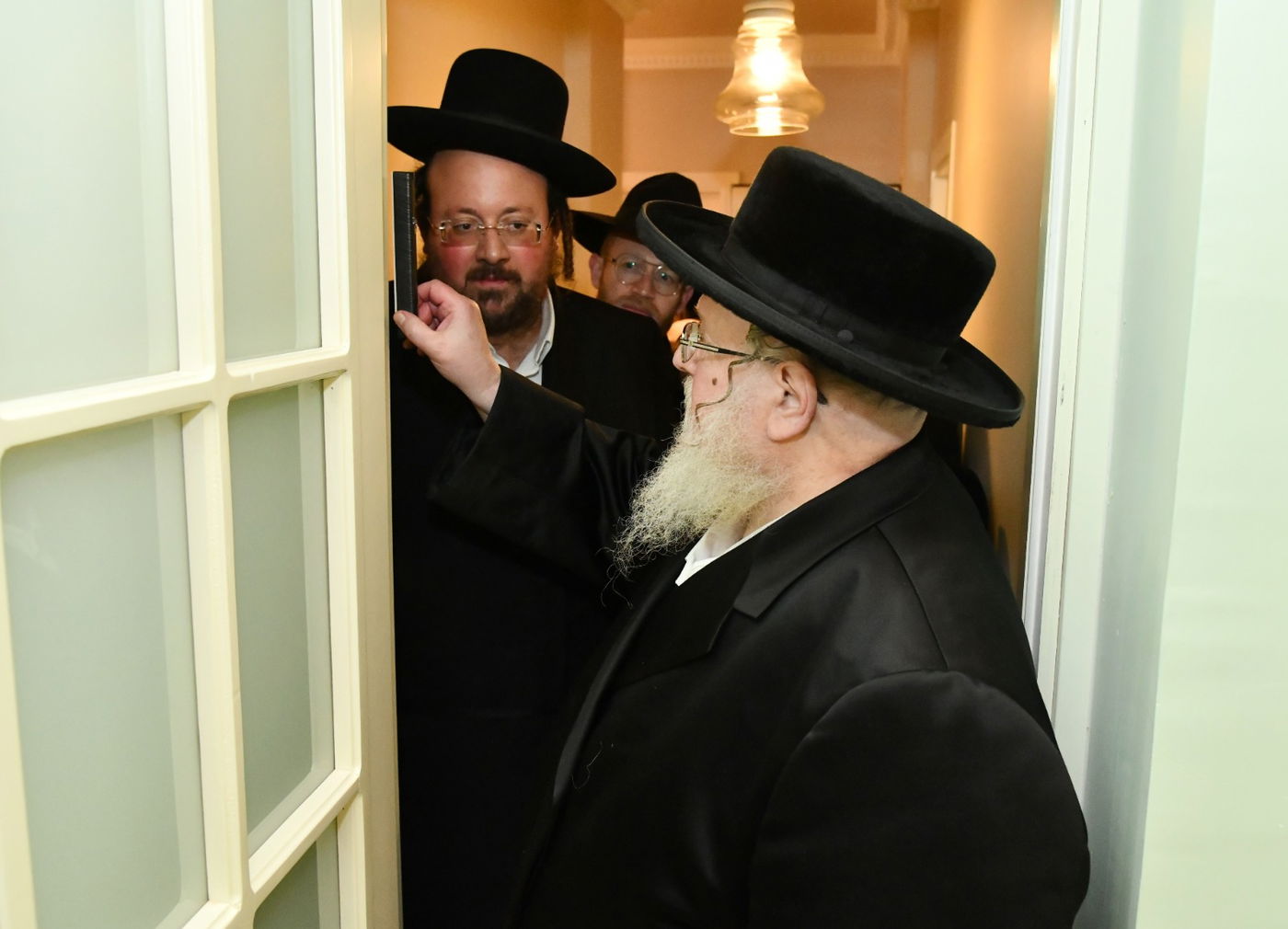 במהלך ה'טיש': הרבי מסאסוב הכתיר את בנו לרב ביהמ"ד